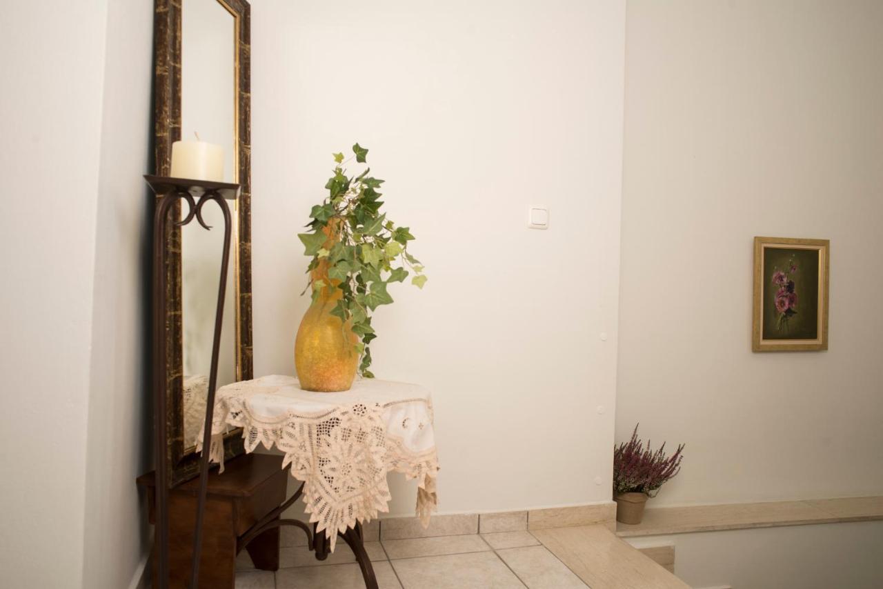 Maisonette With Garden In The Heart Of The Historical Kalamata Center Dış mekan fotoğraf