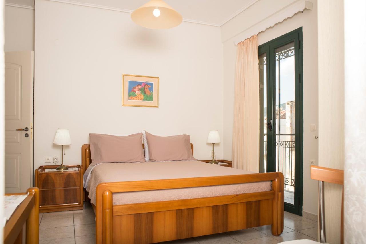 Maisonette With Garden In The Heart Of The Historical Kalamata Center Dış mekan fotoğraf