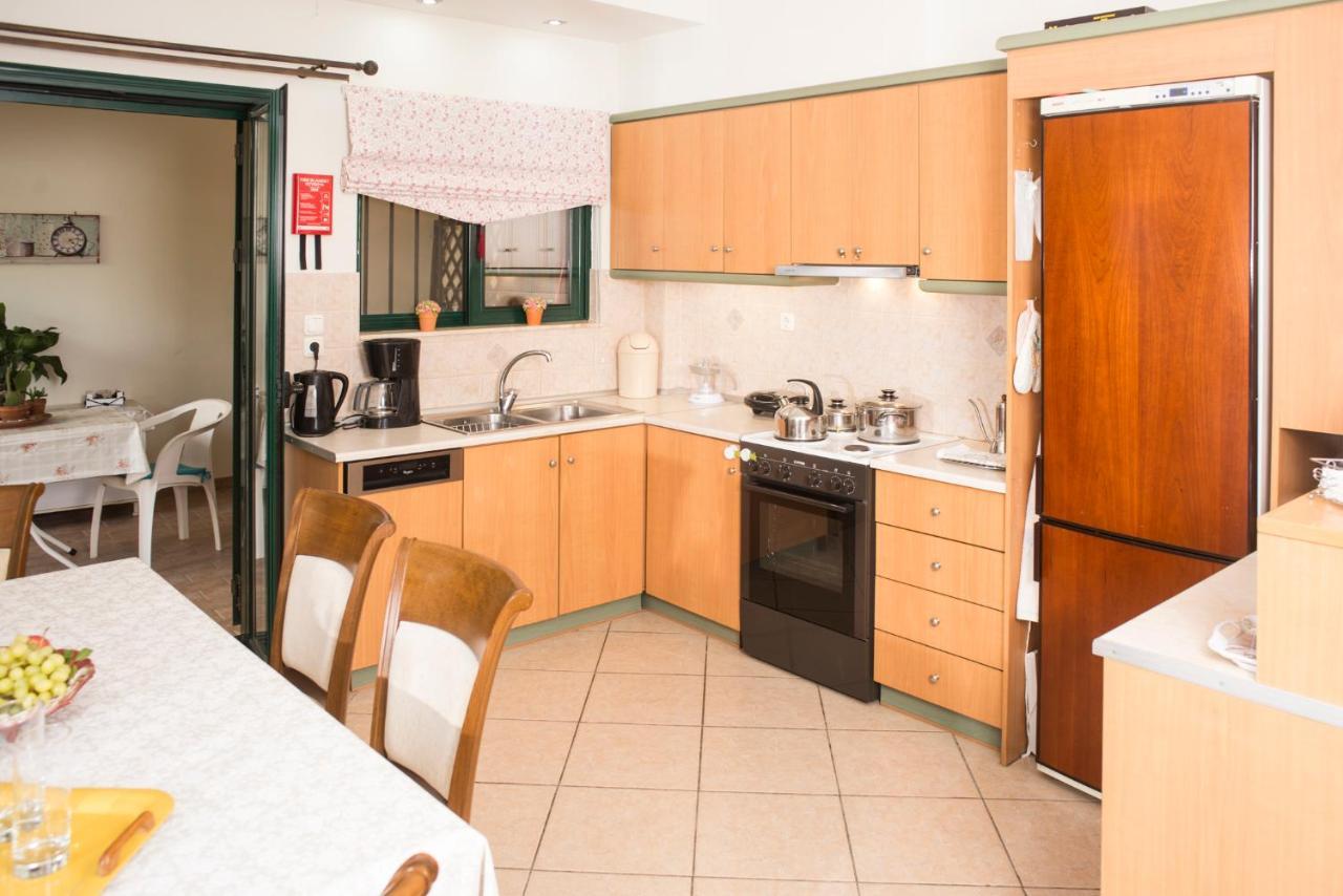 Maisonette With Garden In The Heart Of The Historical Kalamata Center Dış mekan fotoğraf
