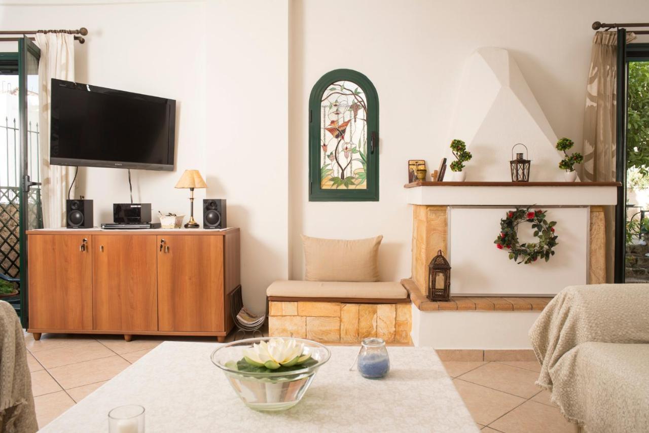 Maisonette With Garden In The Heart Of The Historical Kalamata Center Dış mekan fotoğraf