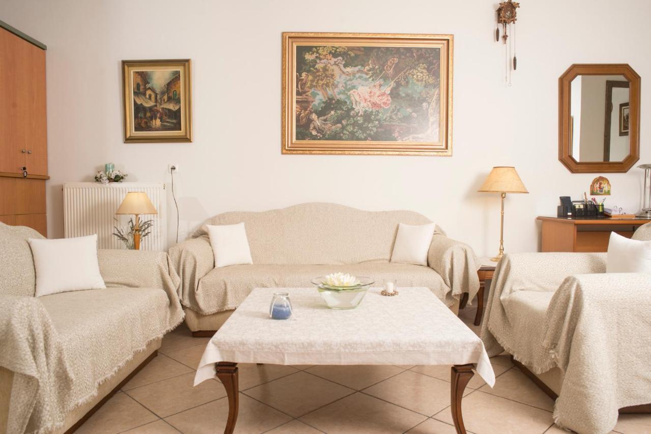 Maisonette With Garden In The Heart Of The Historical Kalamata Center Dış mekan fotoğraf