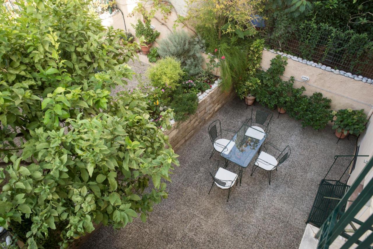 Maisonette With Garden In The Heart Of The Historical Kalamata Center Dış mekan fotoğraf